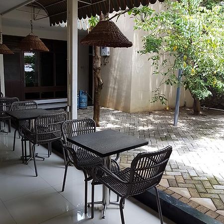 Krowi Inn Surabaya Exterior photo
