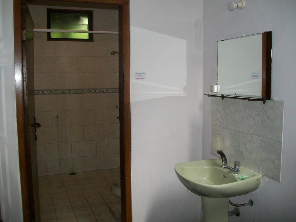 Krowi Inn Surabaya Room photo