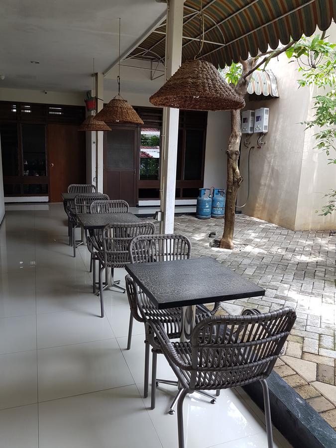Krowi Inn Surabaya Exterior photo