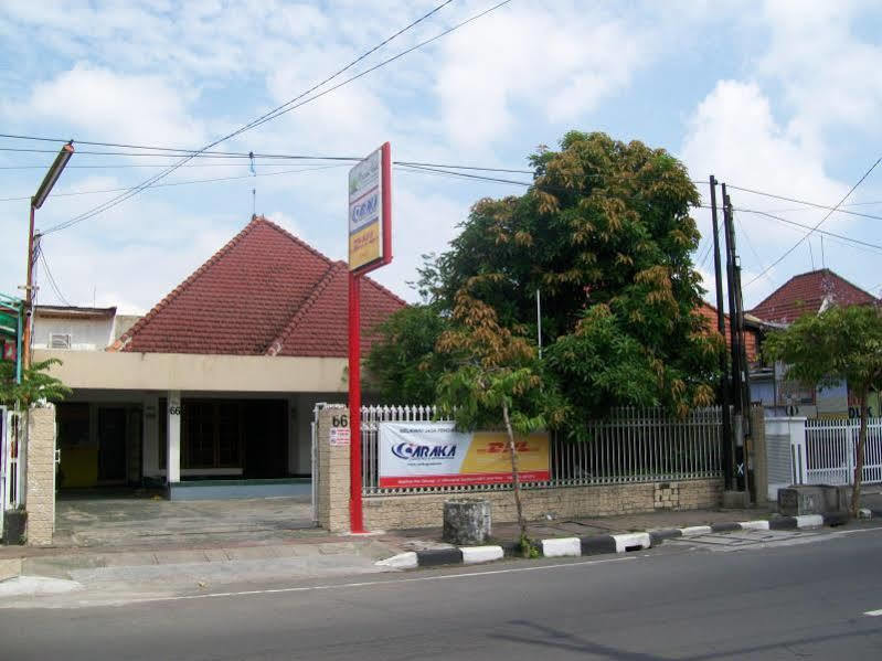 Krowi Inn Surabaya Exterior photo